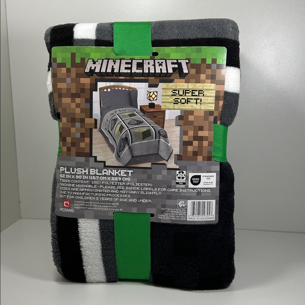 Minecraft 62" x 90" Plush Blanket NWT